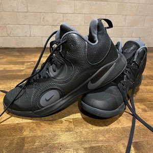 Nike, Men’s, Black Basketball shoes, Sz 8.5